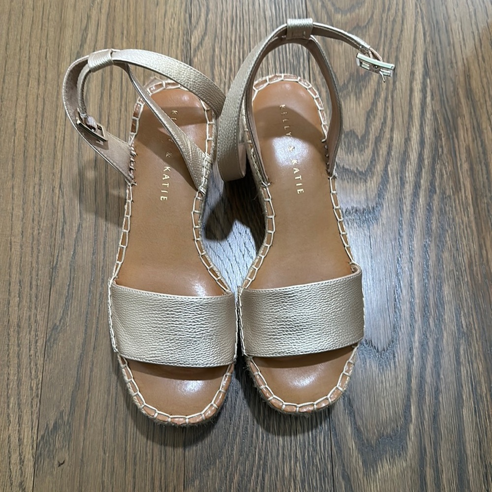 kelly and katie wedge. so comfy and cute. 6 1/2 but fits me and i’m a 7